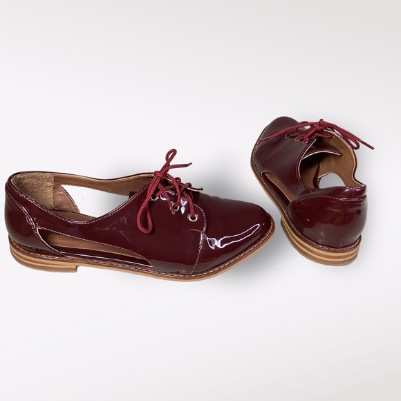 Bata Patent Leather Women’s Shoe Lace Up Loafers Gold Eye Wine Sz 36 Side Cutout - Picture 2 of 9